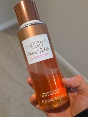 Victoria's Secret Velvet Petals Sunkissed Mist - Rare Discontinued
